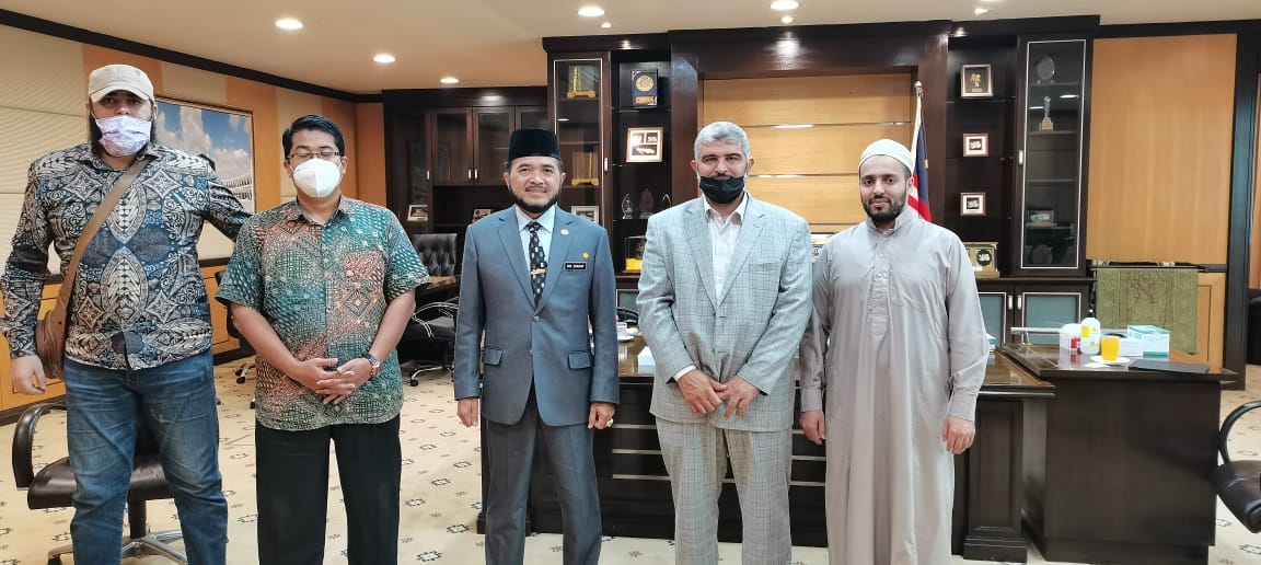 الهيئة تزور رئيس علماء الحزب الإسلامي الماليزي