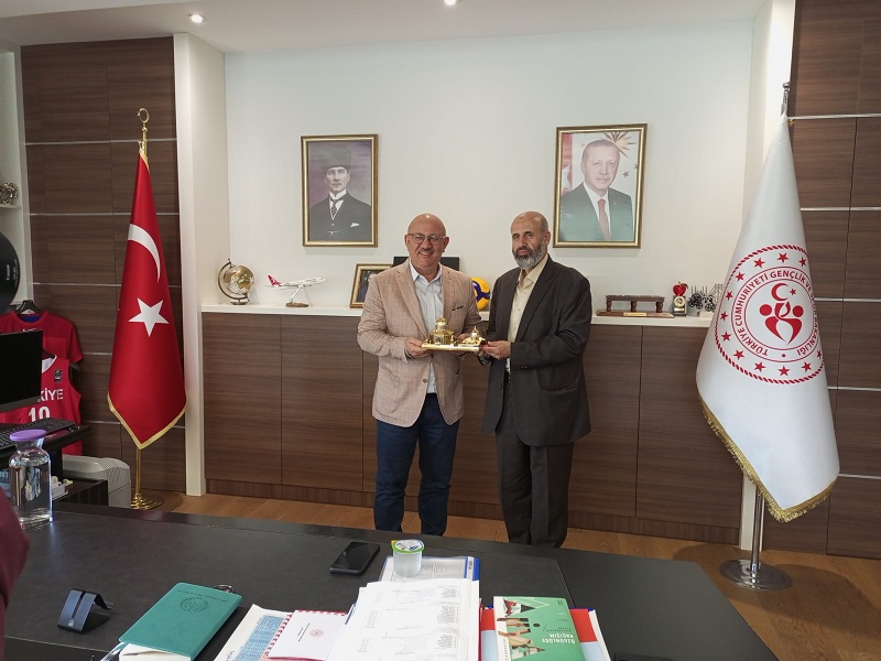 رئيس هيئة علماء فلسطين يلتقي مدير عام وزارة الشباب والرياضة في إسطنبول