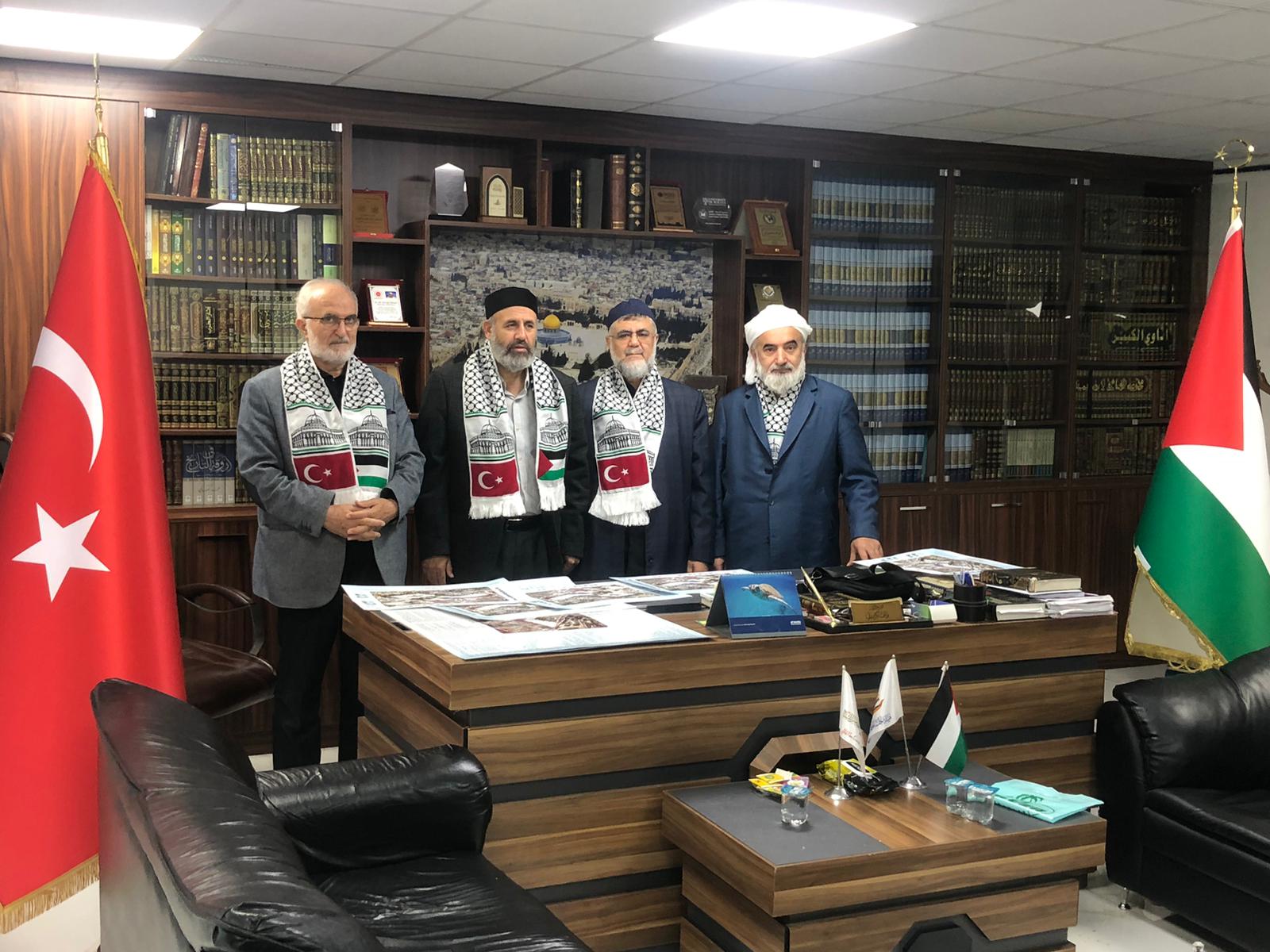 وفد من علماء تركيا يزور هيئة علماء فلسطين